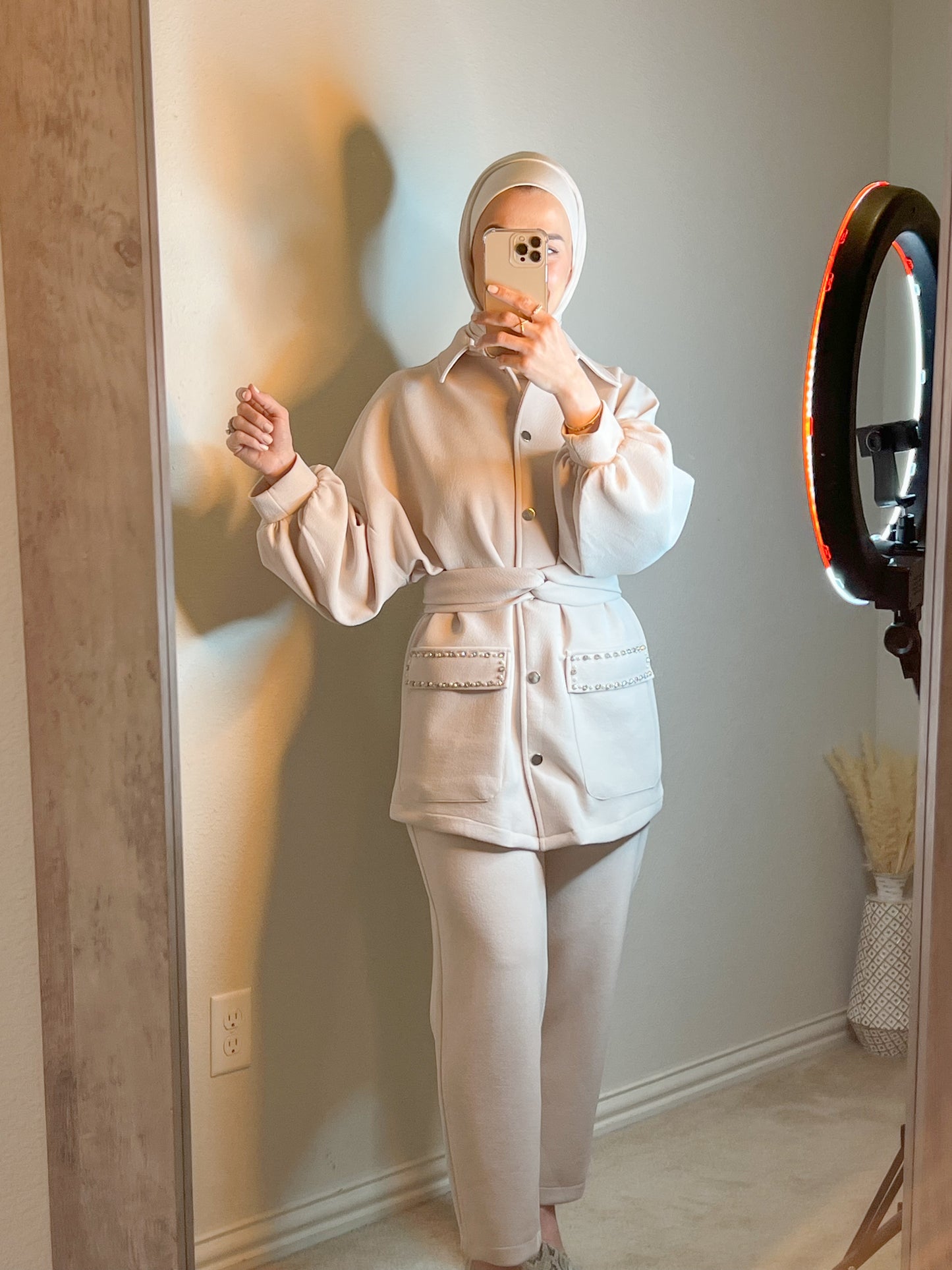 Beige elegant suit with pearl