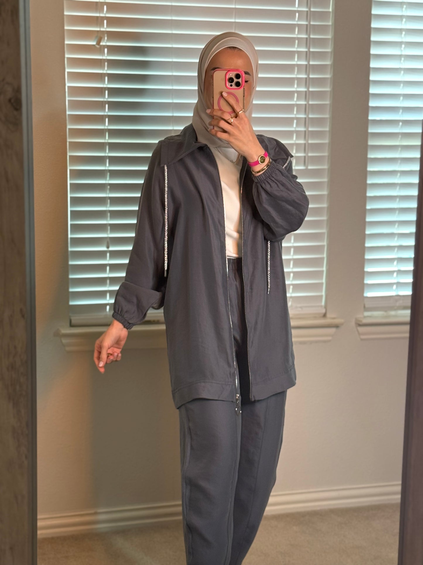 Two-piece suit in a sleek, comfortable fabric