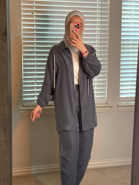 Two-piece suit in a sleek, comfortable fabric